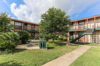 Buttercup Creek Apartments in Cedar Park, TX - Foto de edificio - Building Photo