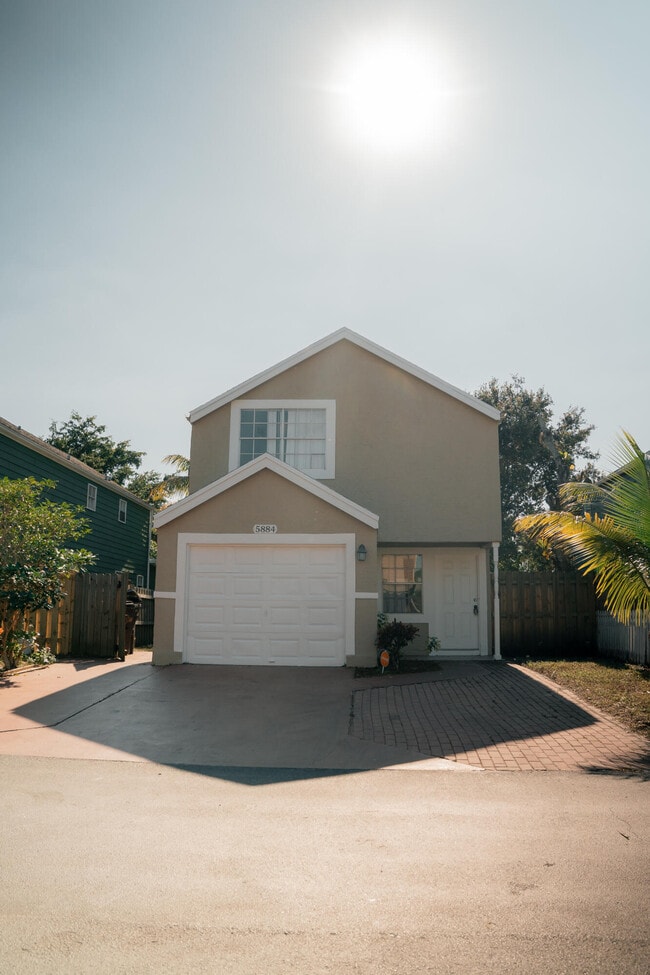 5884 Dewberry Way in West Palm Beach, FL - Building Photo - Building Photo