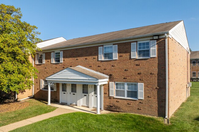 Orangewood Apartments in Levittown, PA - Foto de edificio - Building Photo
