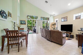 7672 Jasmine Ct in West Palm Beach, FL - Building Photo - Building Photo