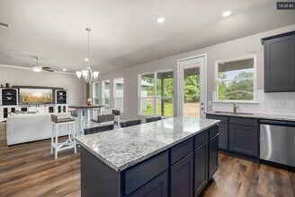 26579 Pin Oak Dr in Hempstead, TX - Building Photo - Building Photo