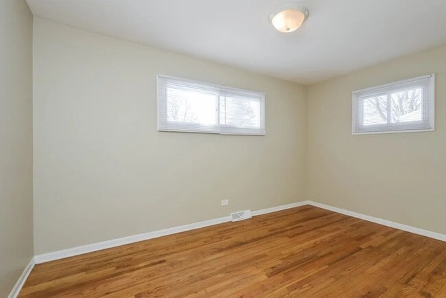 3211 W Fairmount Ave in Milwaukee, WI - Building Photo - Building Photo