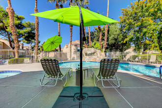 Flamingo Polo Club Condominiums in Las Vegas, NV - Foto de edificio - Building Photo