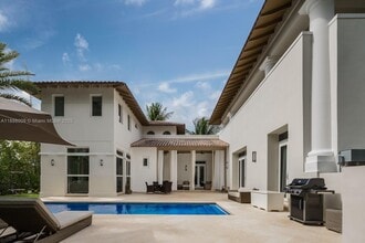 112 Paloma Dr in Coral Gables, FL - Building Photo - Building Photo