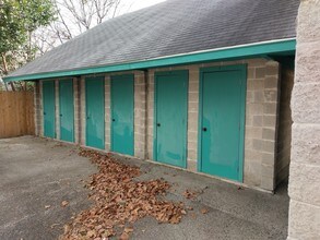 122 Roundtree Ln in San Antonio, TX - Foto de edificio - Building Photo