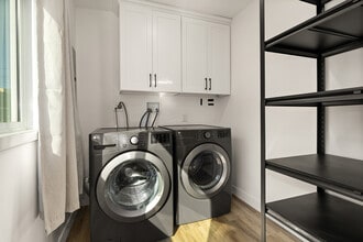 715 Sunset Ave in Venice, CA - Building Photo - Building Photo