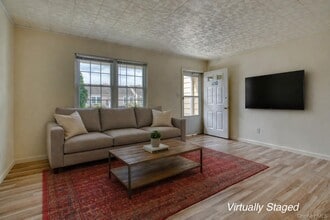 1000 9th St in Greenport, NY - Building Photo - Building Photo