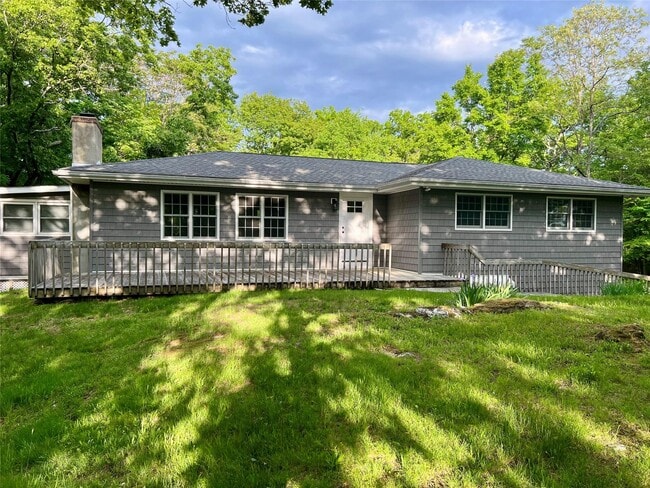 422 Stanford Rd in Millbrook, NY - Building Photo - Building Photo