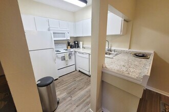 6519 W Newberry Rd in Gainesville, FL - Foto de edificio - Building Photo