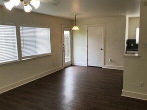 817 Lightningbug Ln in Conroe, TX - Foto de edificio - Building Photo