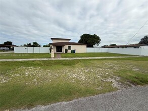 10865 Gibson Dr in Miami, FL - Building Photo - Building Photo