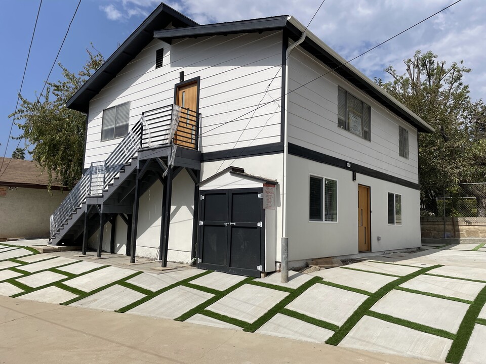 1385 N Marengo Ave in Pasadena, CA - Foto de edificio