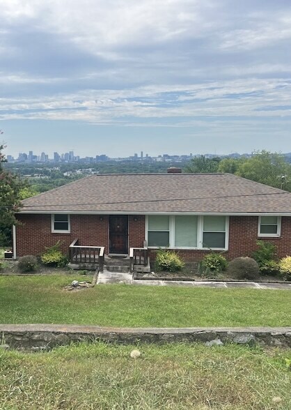 2110 Summitt Ave in Nashville, TN - Building Photo