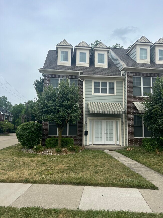 3819 Rochester Rd Rentals in Royal Oak, MI