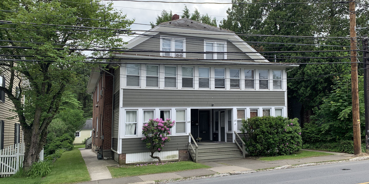 1169 W Main St in Stroudsburg, PA - Building Photo