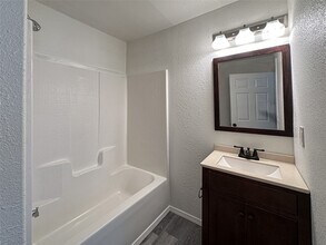 4705 Lyons Ave in Houston, TX - Building Photo - Building Photo