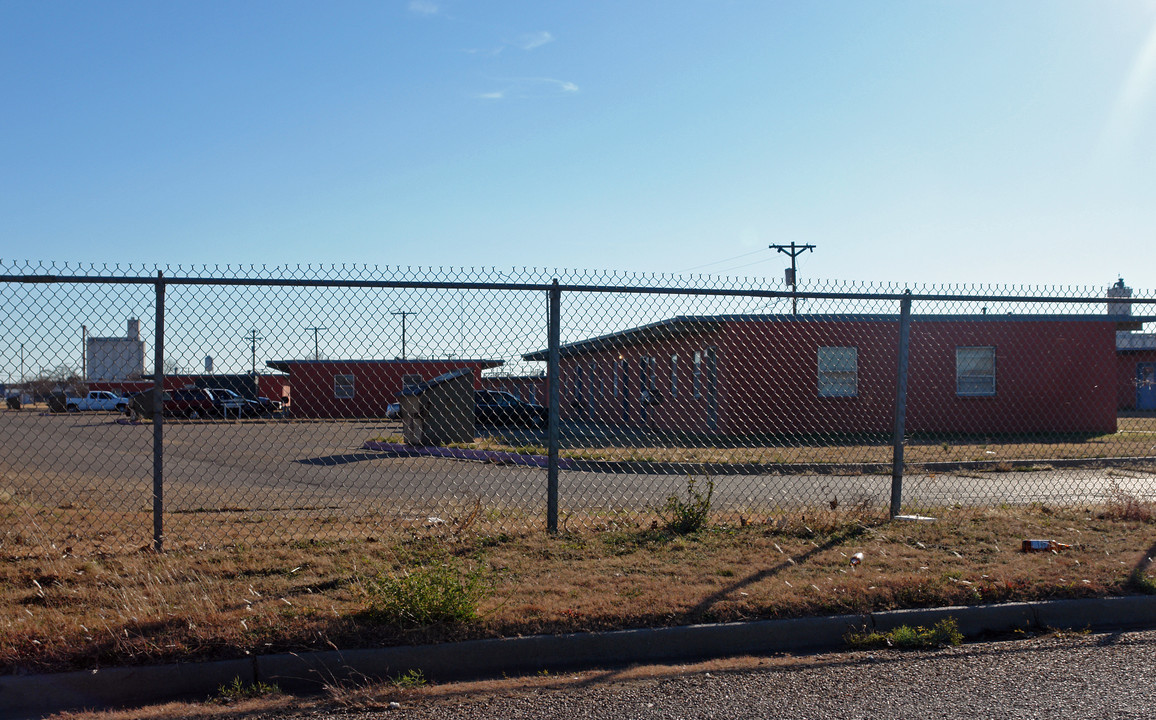 304 Givens St in Plainview, TX - Building Photo