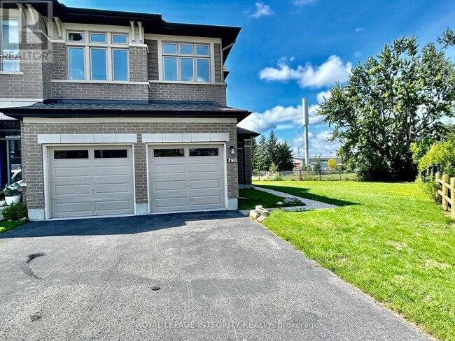 798 Carnelian Cres in Ottawa, ON - Building Photo - Building Photo