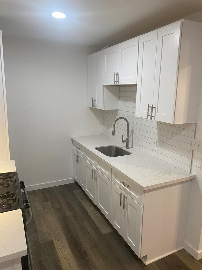 1423 W Lingan Ln, Unit 1 in Santa Ana, CA - Building Photo - Building Photo