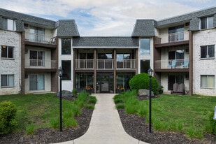 White Bear Royal in White Bear Lake, MN - Building Photo