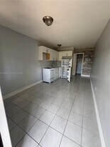 401 NW 43rd Ct in Oakland Park, FL - Building Photo