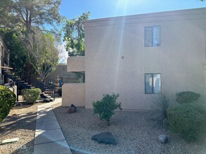 2935 68TH St-Unit -109 in Scottsdale, AZ - Foto de edificio - Building Photo