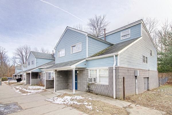 Valley Townhomes in New Haven, CT - Building Photo