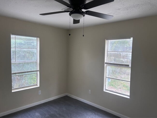 property at 7918 Woodlyn Rd