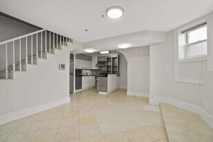 28 Babcock St, Unit A in Brookline, MA - Building Photo