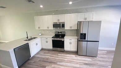 1581 S Montgomery St in DeLand, FL - Building Photo - Building Photo