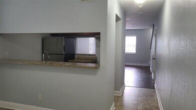 7102 Waterside Dr in Tampa, FL - Building Photo - Building Photo