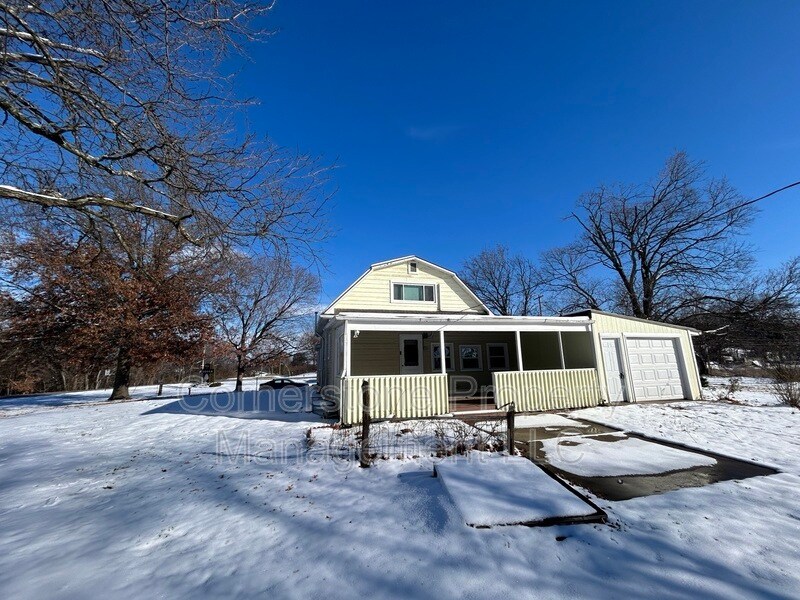 1011 Cedar St in Eudora, KS - Building Photo