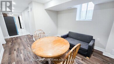 121 Ashdale Rd in Brampton, ON - Building Photo - Building Photo