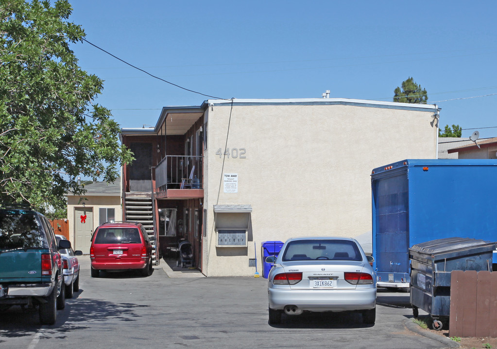 4402 Highland Ave in San Diego, CA - Foto de edificio