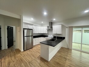 119 Grant Dr, Unit B in Ephrata, WA - Foto de edificio - Building Photo