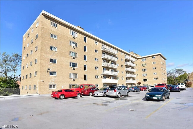 14567 Madison Ave, Unit 514 in Lakewood, OH - Building Photo - Building Photo