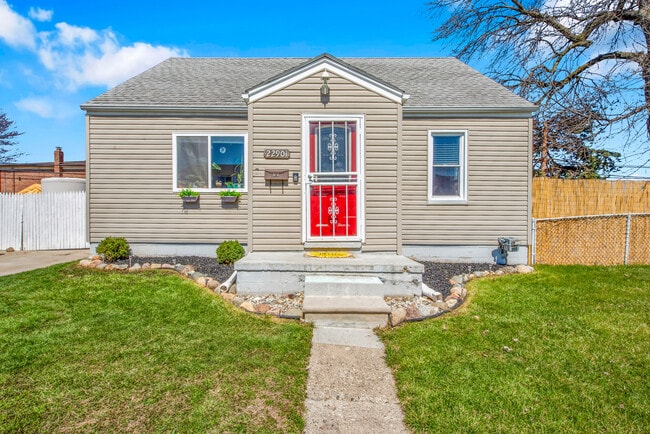 22901 Pleasant St in St. Clair Shores, MI - Building Photo - Building Photo