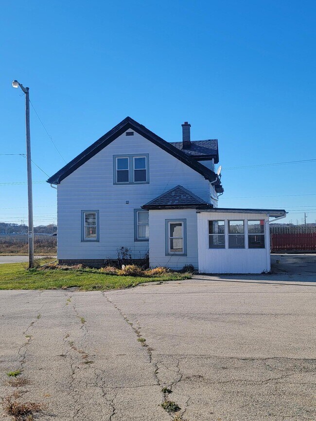 8323 US-41 in Caledonia, WI - Building Photo - Building Photo