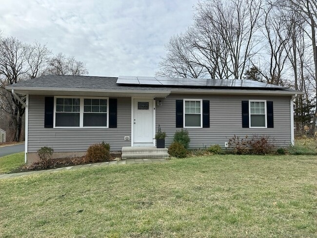 55 Overbrook Rd in North Haven, CT - Foto de edificio - Building Photo