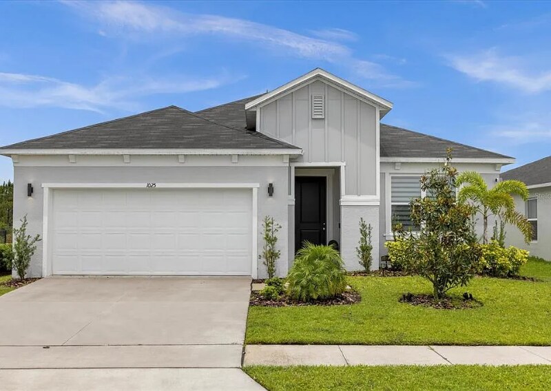 1025 Augustus Dr in Davenport, FL - Building Photo