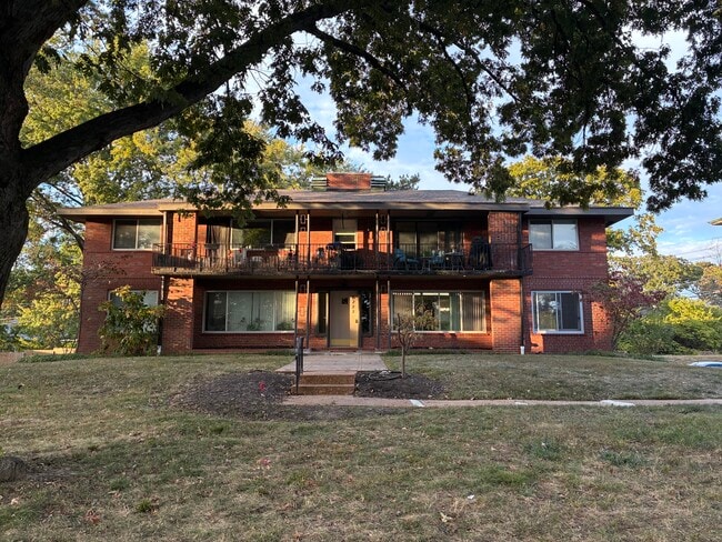 8227 Delmar Blvd, Unit 1E in St. Louis, MO - Foto de edificio - Building Photo