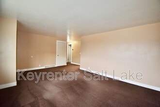 5585 Mountain Men Dr S in Salt Lake City, UT - Building Photo - Building Photo