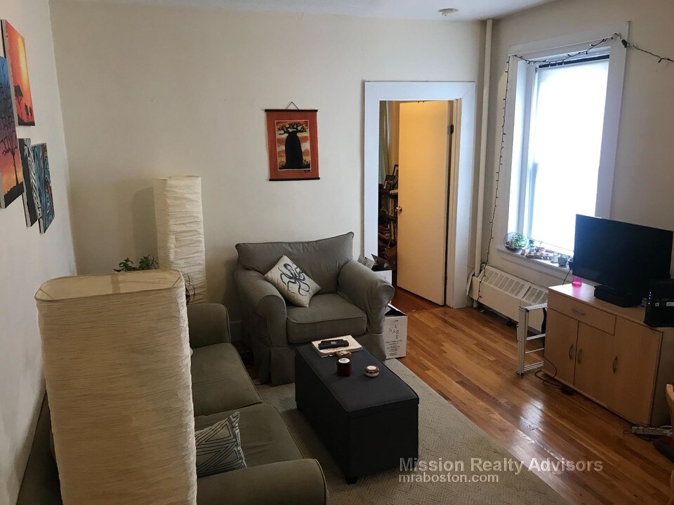 5 Glen Rd in Boston, MA - Building Photo