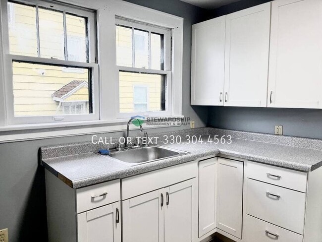 1012 Brown St in Akron, OH - Building Photo - Building Photo