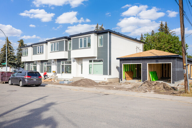 5104 17 Av NW in Calgary, AB - Building Photo - Building Photo