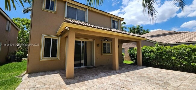 872 Golden Cane Dr in Weston, FL - Building Photo - Building Photo