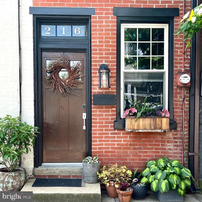 property at 216-1/2 W Walnut St