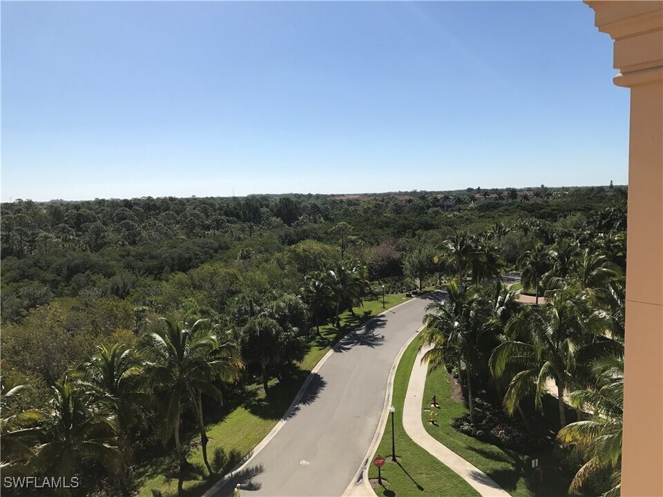 24011 Via Castella Dr in Bonita Springs, FL - Building Photo