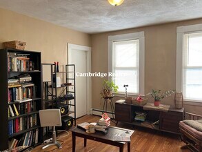 281 Cardinal Medeiros Ave, Unit 1B in Cambridge, MA - Building Photo - Building Photo