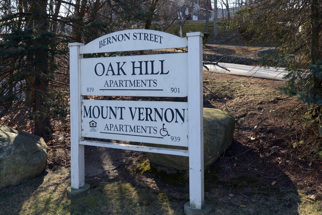 Oak Hill Apartments in Woonsocket, RI - Building Photo - Building Photo